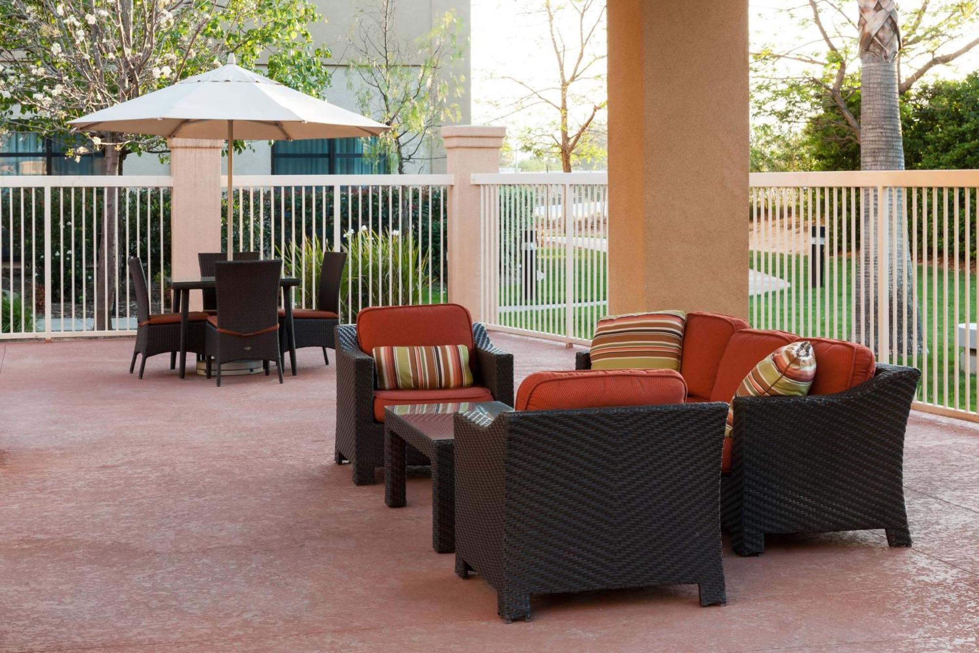 Courtyard By Marriott Santa Clarita Valencia Hotel Ngoại thất bức ảnh